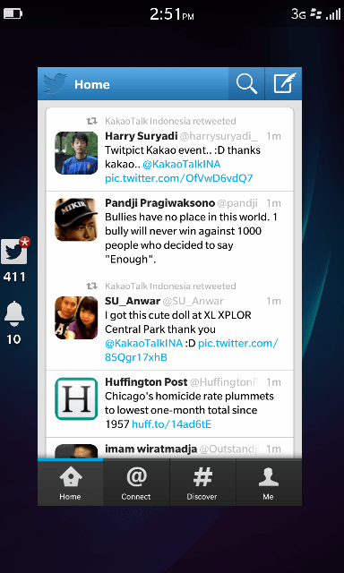 Saat ada notification masuk, dengan jempol kita dorong ke atas. Aplikasi mengecil, dan tampak list notif di kiri