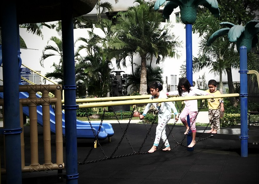 One small step for the little ones. (Menggunakan filter Lomo)