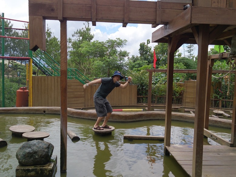 Ini sebenarnya mulai susah. Dan yang sesudah ini tidak perlu ditunjukkan lah ya foto2nya....