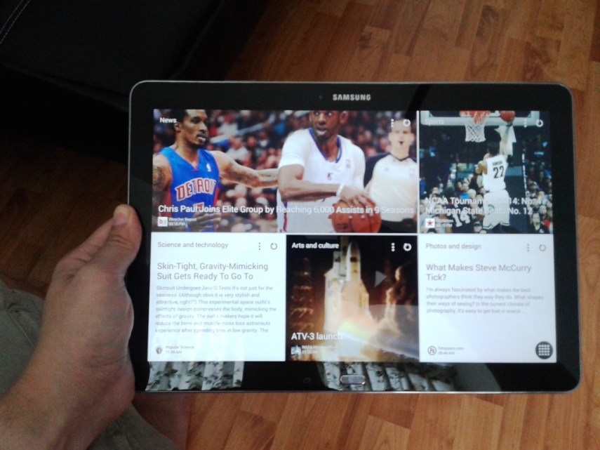Homescreen NotePRO menggunakan gaya "magazine" (mirip Flipboard) yang bisa di-customized