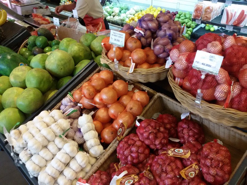 Foto indoor, tanpa flash. Menurut gw lumayan banget warna dan detailnya