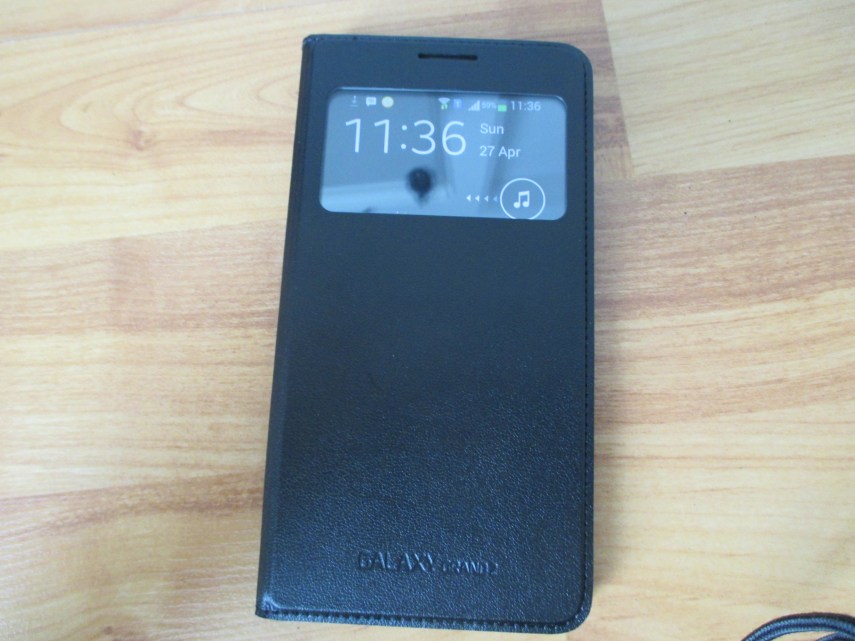 Smart cover resmi Grand 2. Perhatikan display berubah menyesuaikan