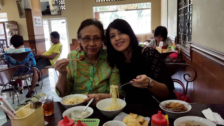 Ngebakmi dengan dua "Nyo": nyokap dan nyonya