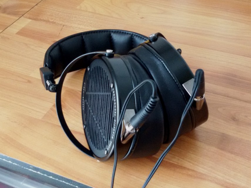 Perhatikan bantalan yang menebal di belakang