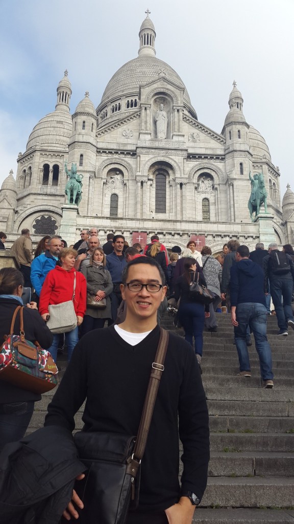 Di tangga depan Basilika semua orang berebut foto2 deh pasti