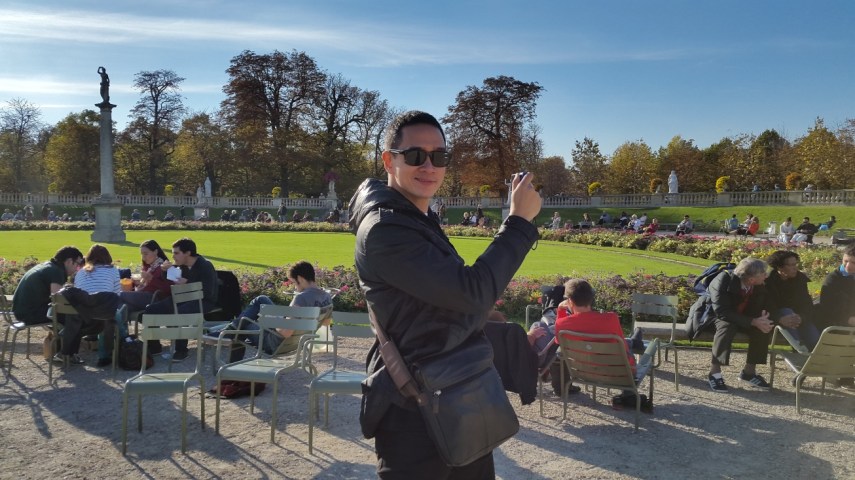 Tersedia banyak kursi umum untuk mereka yang ingin berjemur