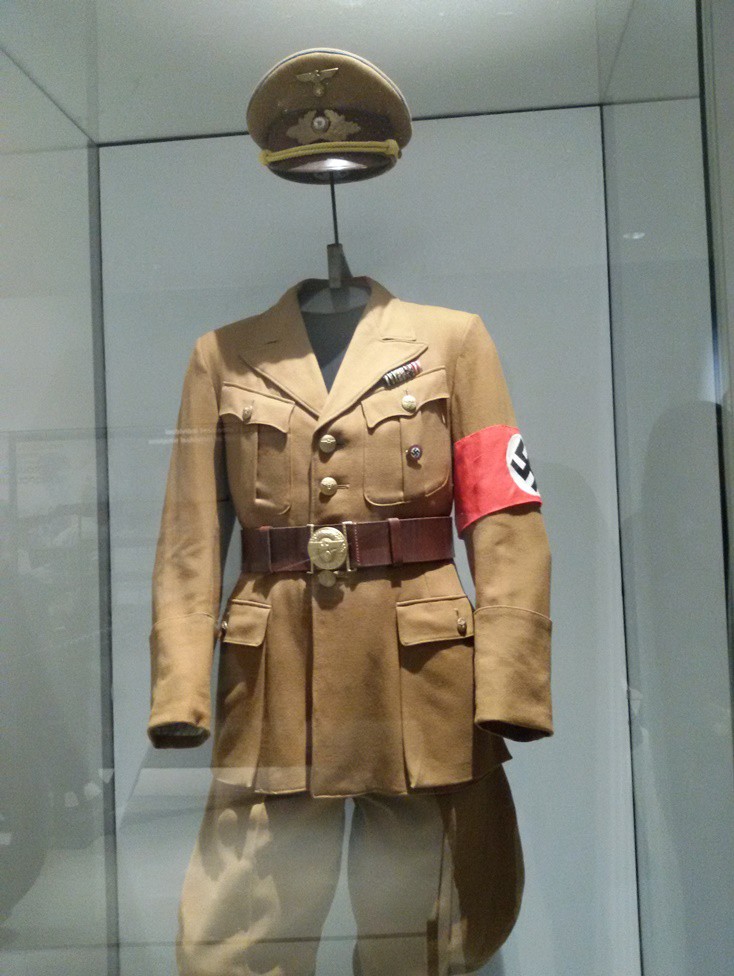 Uniform perwira Nazi, yang pernah menduduki Paris